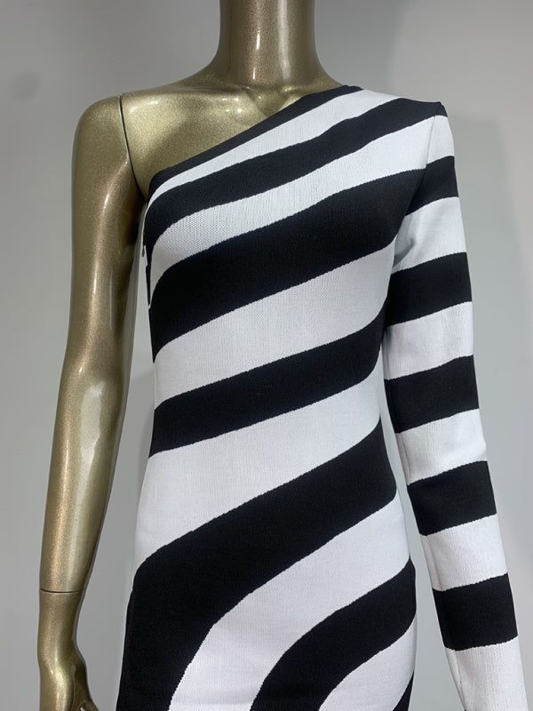 Laiytu - Zebra Print One Shoulder Long Sleeve Dress